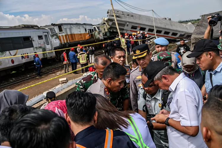 KNKT Investigasi Penyebab Tabrakan KA Turangga Vs KA Bandung Raya, Ada ...