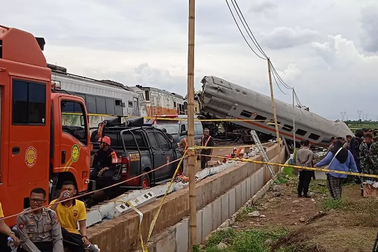 Kecelakaan Kereta Api Di Cicalengka : 2 Korban Jiwa Sulit Dievakuasi ...