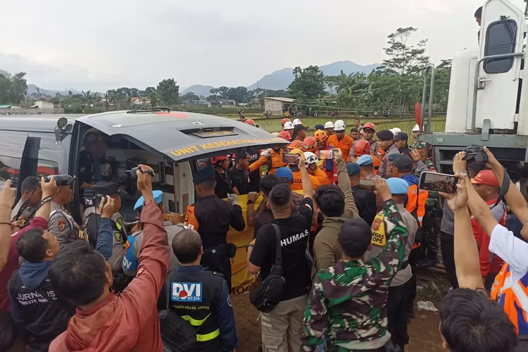 Evakuasi Korban Terakhir Tabrakan KA Turangga dan KA Lokal Bandung Raya di Cicalengka