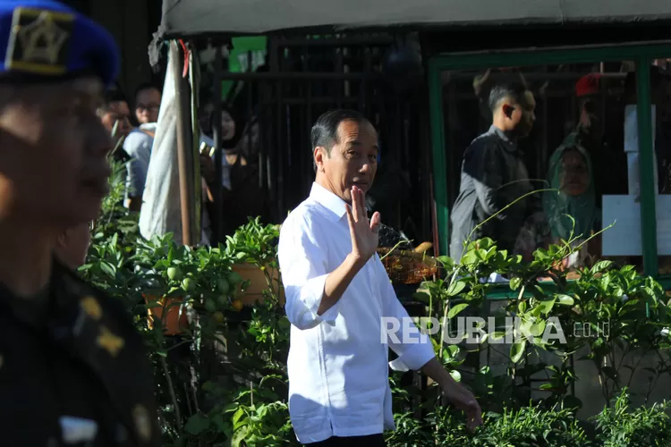 Syukurlah! PP Kenaikan Gaji Pensiunan PNS 2024 Diteken Jokowi, Golongan ...