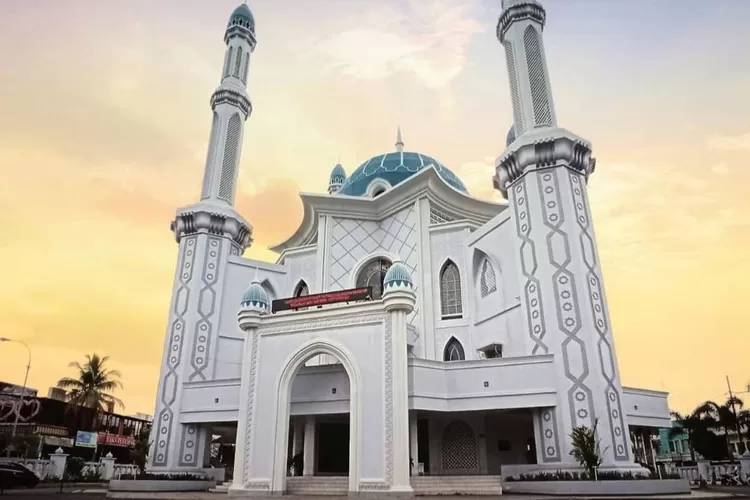 Mengenal Masjid Besar Ikon Alun-alun Ciparay Bandung