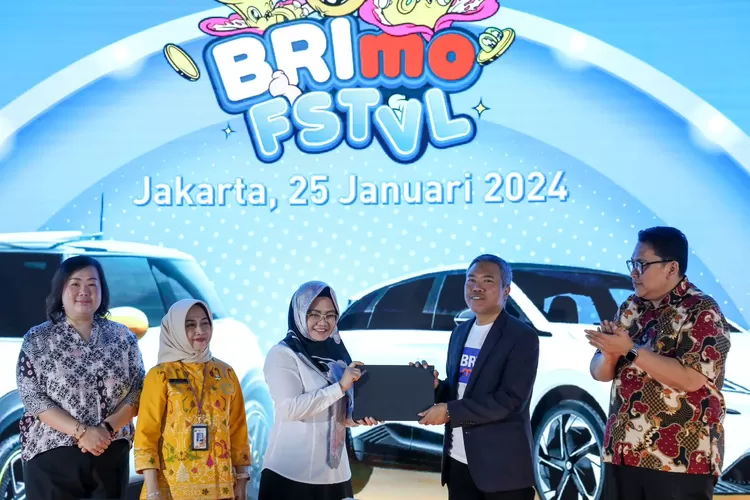 Transaksi Pakai BRImo, 15 Nasabah Ini Menangkan Mobil Listrik Keren! (Ist)