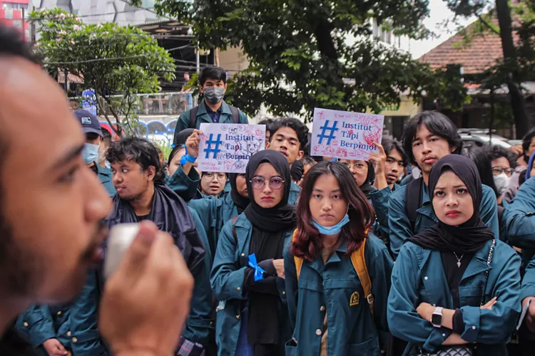 Heboh! Sebelum Tawarkan Bayar UKT Lewat Pinjol, 120 Mahasiswa ITB ...