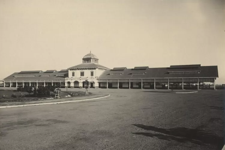 Stasiun Di Semarang Dirancang Oleh Arsitek Belanda, Berusia 1 Abad ...