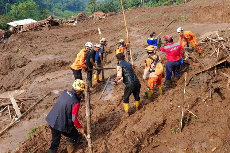 Tim SAR Gabungan Masih Cari Satu Orang Tertimbun Longsor di Kabupaten Bogor