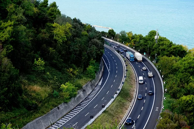 10 Tol Unik di Indonesia yang Wajib Dicoba Saat Mudik Lebaran, dari Tol Tertua Hingga Terpanjang