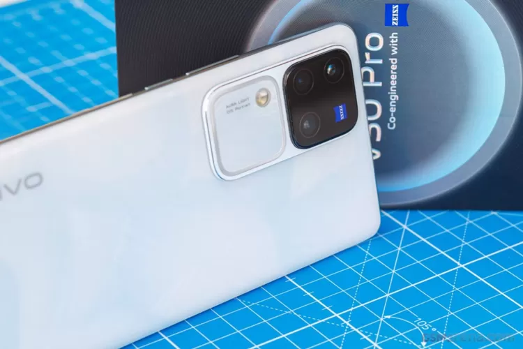 Vivo V30 Pro: Smartphone Kamera ZEISS yang Canggih Kini Lebih Murah!