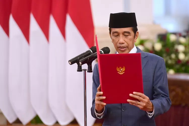 UU Cipta Kerja Diteken Jokowi! Ini Batas Usia Pensiun, Uang Pesangon PHK atau Pensiun Karyawan Swasta