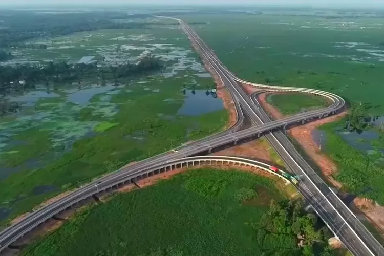 Telan Dana Investasi Rp4,83 Triliun, Jalan Tol Sepanjang 254,8 KM ini Akhirnya Berhasil Menghubungkan Dua Provinsi di Pulau Sumatera