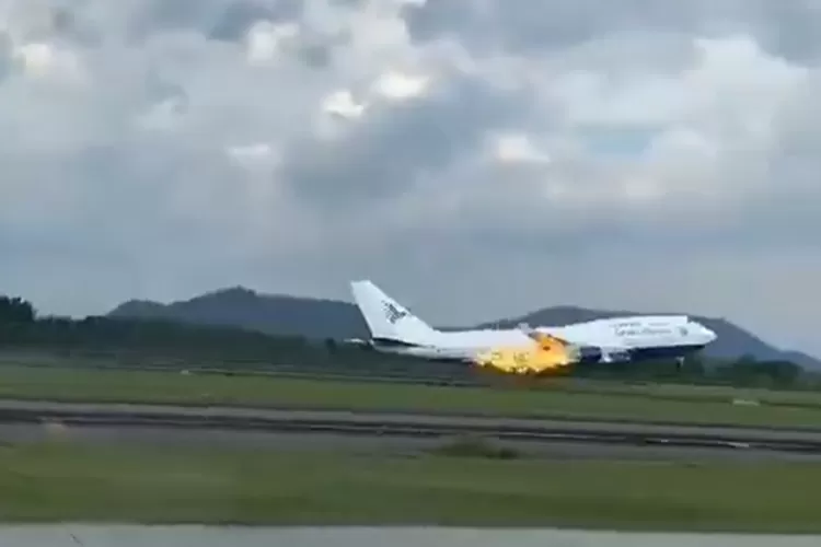Pesawat Jemaah Calon Haji Terbakar saat Lepas Landas di Makassar, Garuda  Indonesia Beri Penjelasan - Ayo Bandung