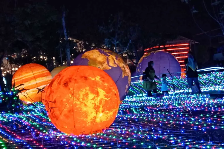 FOTO] Keseruan Bermain ke Galactic Glow di Paris Van Java Mall Bandung -  Ayo Bandung