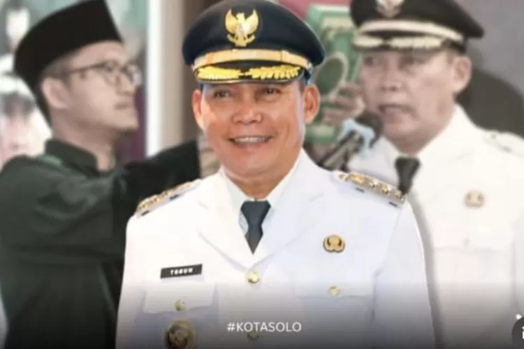 Dilantik Jadi Wali Kota Solo Usai Gibran Mengundurkan Diri, Segini ...