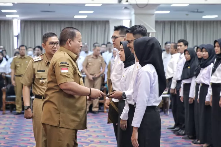 Bukan Hanya Pengesahan PP Manajemen ASN, Pengangkatan 1,7 Honorer ...