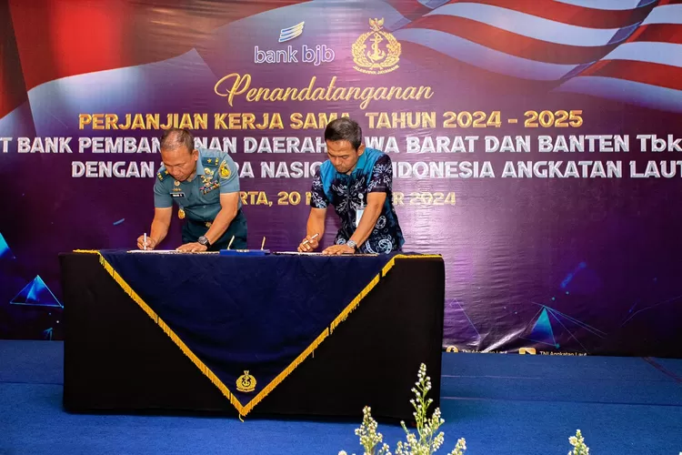 Penandatangan kerja sama bank bjb dan TNI AL dalam Penggunaan Produk dan Jasa Layanan Perbankan.  