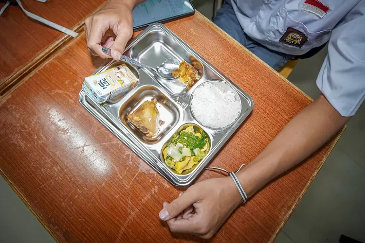 Isu pungli Makan Bergizi Gratis (MBG) heboh di Medsos. (Ayobandung.com/Kavin Faza)