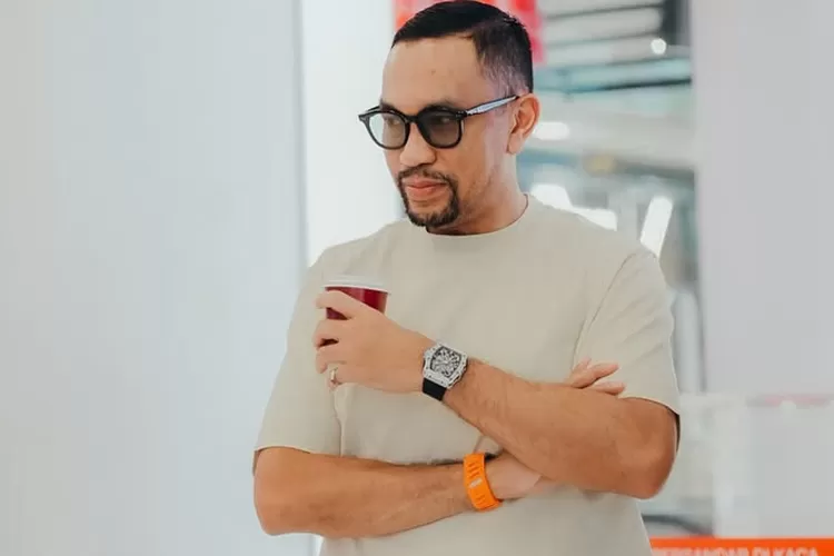 Dulu Tukang Semir, Kini Crazy Rich 227 Miliar, Kisah Ahmad Sahroni Kini Kabur ke Singapura (Tangkap Layar Instagram @ahmadsahroni88)