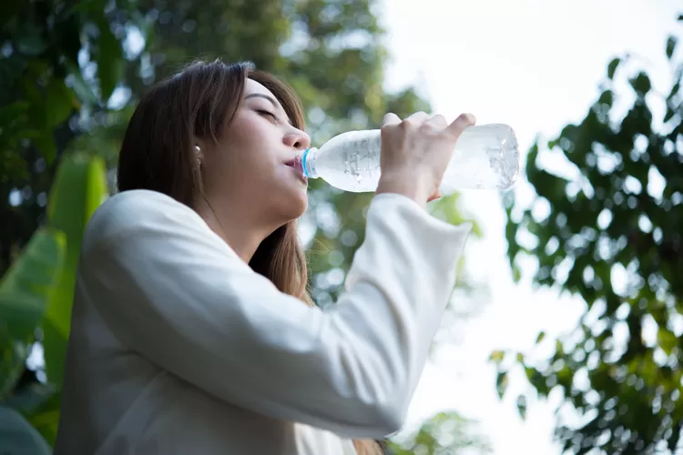 Cek Fakta Minum Air Es Saat Haid Bisa Menyebabkan Kista Ovarium Tentang Indonesia 5482