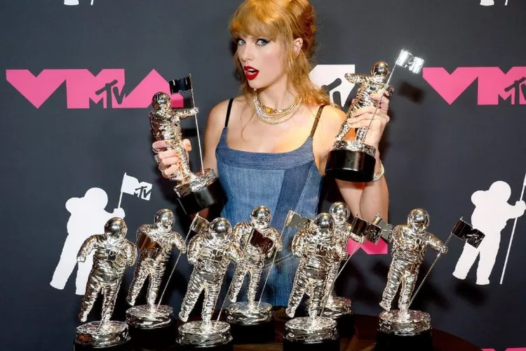 Mengungkap 15 Fakta Menarik Taylor Swift, Penyanyi yang Meraih 9 Piala