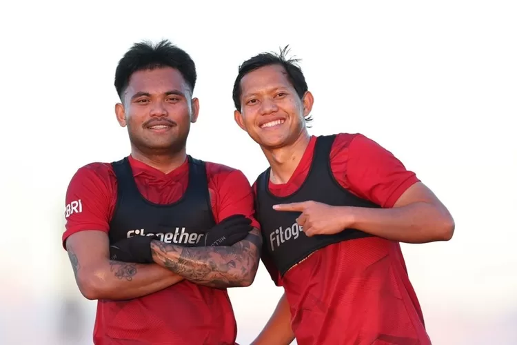 Saddil Ramdani dan Adam Alis dalam TC Timnas Indonesia jelang Piala Asia 2023 (Foto: IG @adamalis93)