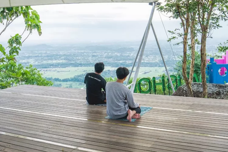 Obelix Hills, Wisata Foto Dengan Pemandangan Ciamik Dan Wahana Kekinian ...