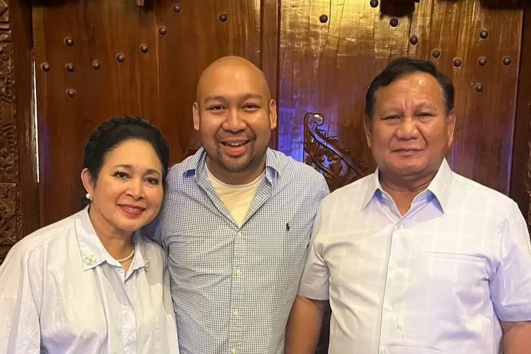 Titiek Soeharto bersama Prabowo Subianto dan anaknya (IG @titieksoeharto)