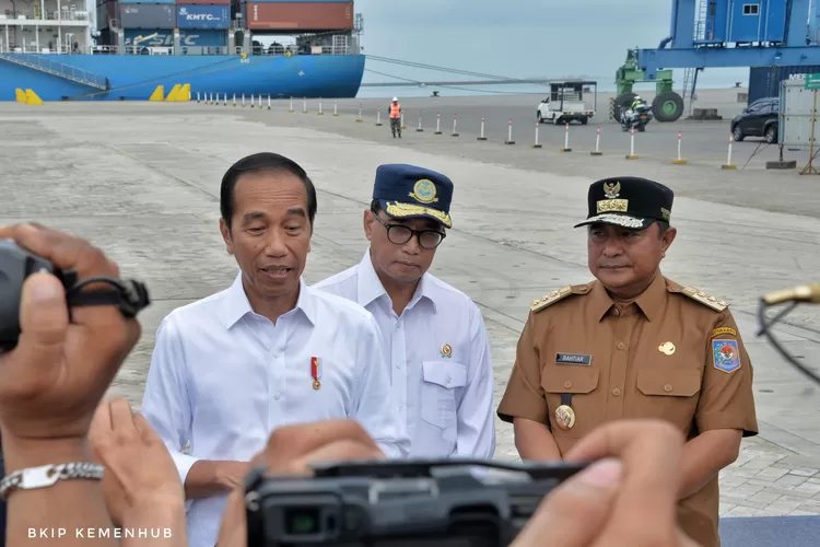 Wow, Pelabuhan Besar Resmi Beroperasi, Presiden Joko Widodo Resmikan ...