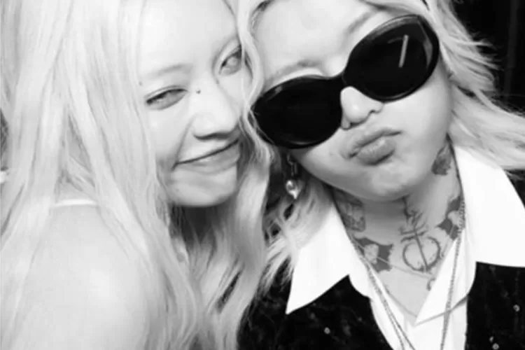 ASH ISLAND dan CHANMINA mengumumkan kabar pernikahan. (Instagram/@minachanxx)