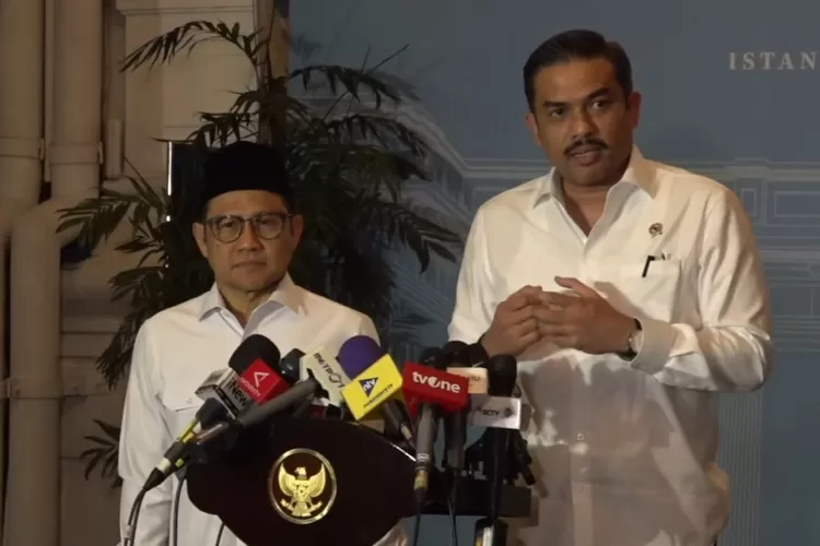 Menteri UMKM Maman Abdurrahman (kanan) menyampaikan arahan Presiden Prabowo agar UMKM mulai beralih ke produk lokal.  (Menteri UMKM Maman Abdurrahman (kanan) menyampaikan arahan Presiden Prabowo agar UMKM mulai beralih )