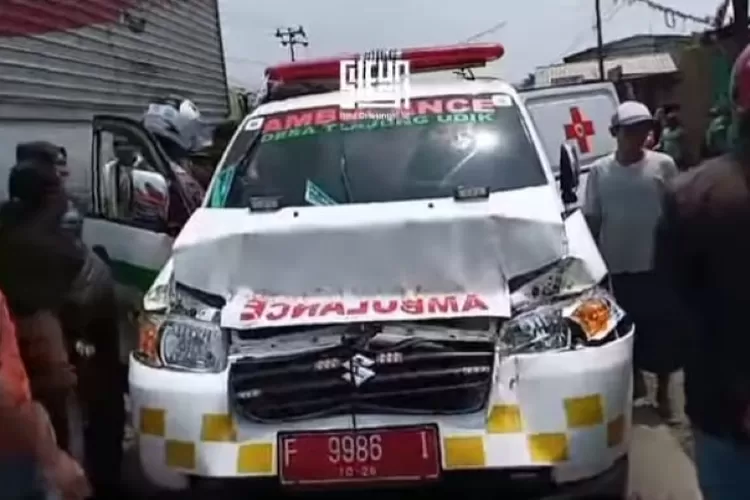 Rekaman Video ODGJ Bawa Ambulans di Bogor, Teriak Tak Jelas Minta Ketemu Jokowi (Instagram @infocileungsiid)