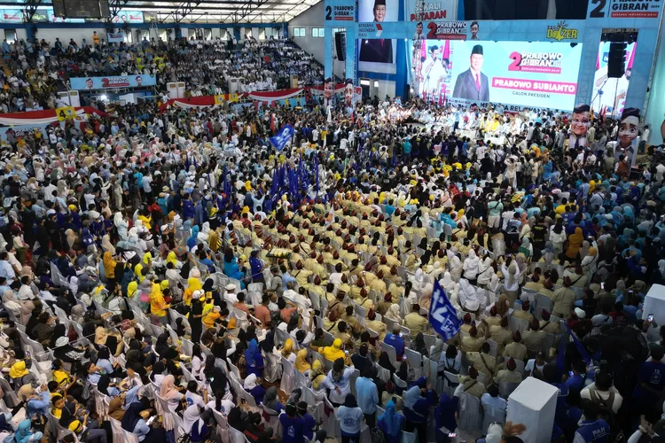 Prabowo dengan tulus di GOR Rudy Resnawan, dalam acara 'Menyapa Relawan Team Kampanye Daerah se-Kalimantan Selatan (Catatanfakta.com)