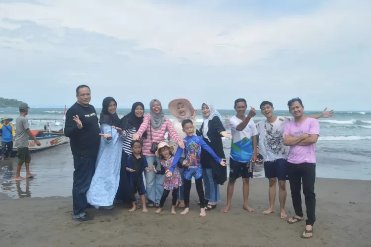 Pantai Pangandaran (Adoy)