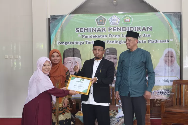 Seminar pendidikan Deep Learning oleh FKDT Kec Parung Bogor (catatanfakta.com)