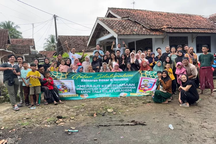 Halal Bihalal Keluarga H. Ibrahim Kadu Koneng Banten Pasca Lebaran 1446 H (catatanfakta.com)