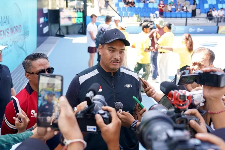 Menpora Dito Ariotedjo saat diwawancarai awak media di Nusa Dua pada Minggu (3/8/2025) (Humas Kemenpora)