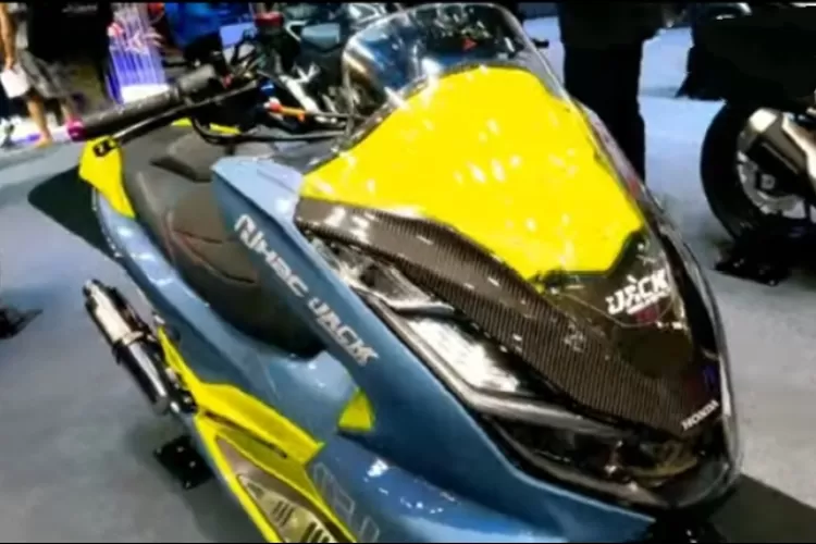 PCX 160 2024 ini dibalut desain body yang aduhai tentunya auto banyak yang ngelirik
