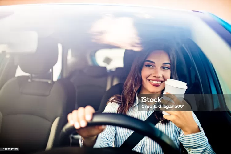 kebiasaan Buruk berkendara yang sering dilakukan pengendara mobil (iStock)