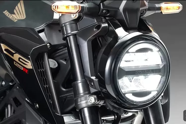 Honda CB 125R (youtube)