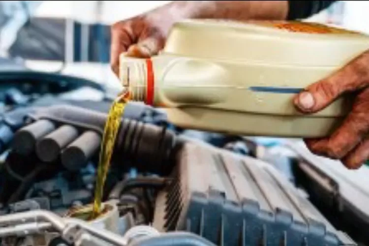 Ada beberapa ciri-ciri khusus pada mobil kalau pakai oli palsu