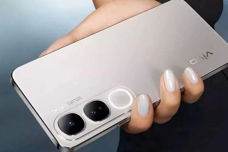 Vivo Y300 5G hadir dengan layar AMOLED, Snapdragon 4 Gen 1, kamera 50 MP, dan konektivitas 5G, pilihan ideal dengan harga terjangkau. (Vivo / HukamaNews.com)