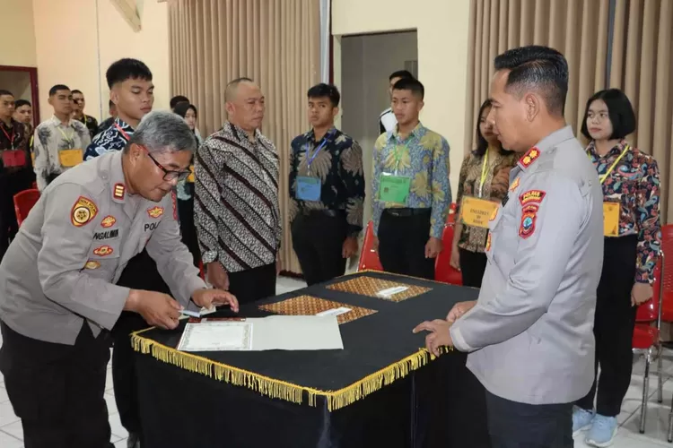 Penandatanganan pakta integritas penerimaan Polri di Polres Kotamobagu (Humas Polres Kotamobagu)