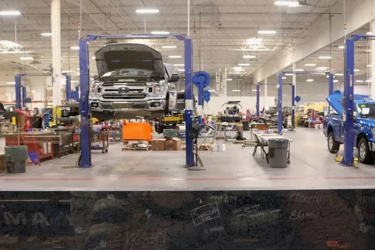 Ilustrasi pabrik mobil