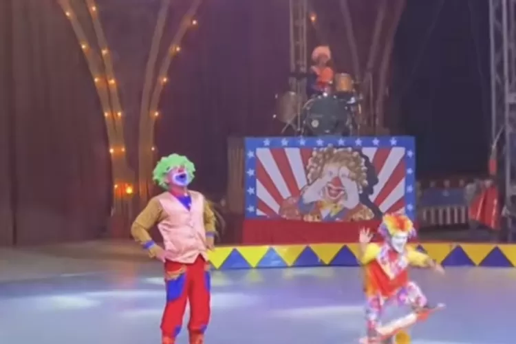 Mantan pemain sirkus membongkar sisi kelam kehidupan mereka selama bekerja di Oriental Circus Indonesia.&nbsp;&nbsp; (tiktok @kemanakitahariini)