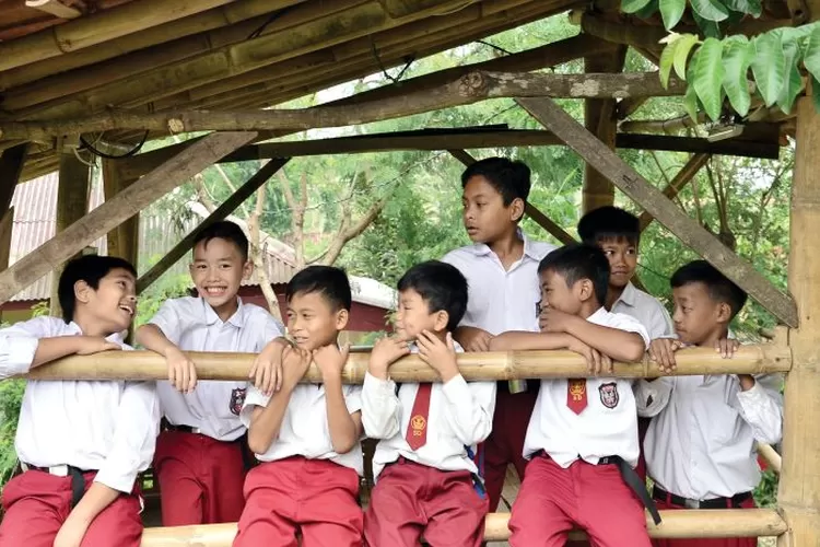 Contoh Puisi Tentang Sahabat Untuk Anak SD, Berjudul Pelangi ...