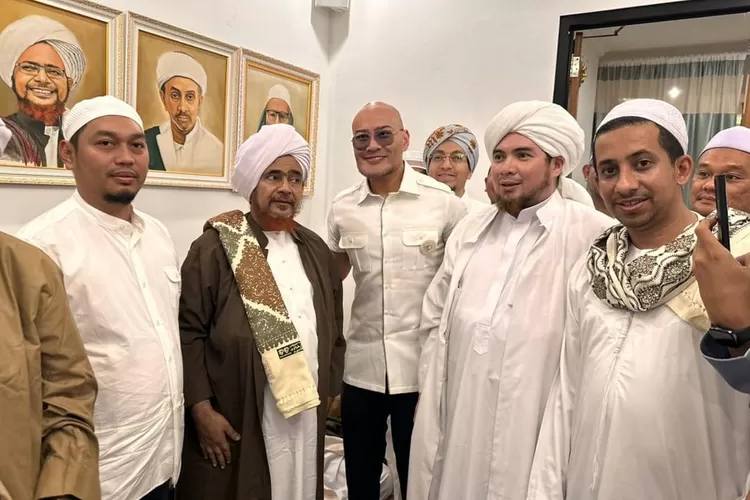 Biodata Dan Profil Habib Umar Bin Hafidz Pendakwah Yang Disowani Habib Jafar Dan Deddy