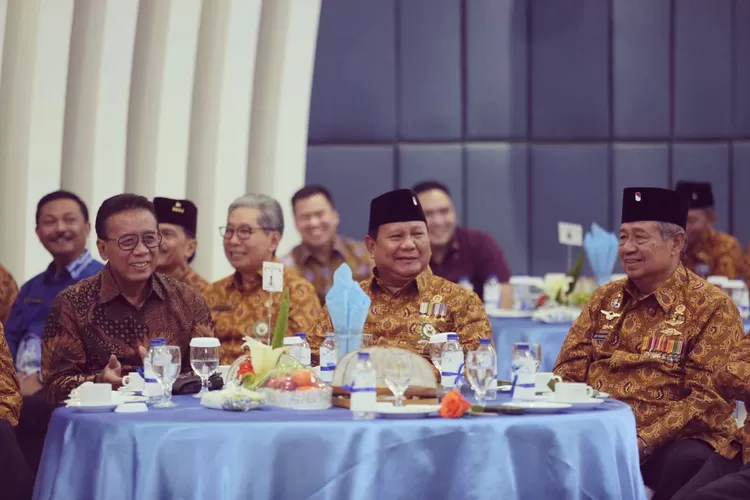 SBY Dan Prabowo Duduk Bareng Satu Meja, Sinyal AHY Merapat Ke Koalisi ...