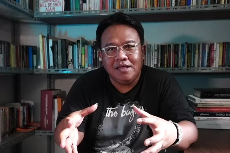 Jurnalis, Dandhy Dwi Laksono. (Tangkapan Layar Youtube/@Indonesia Baru)