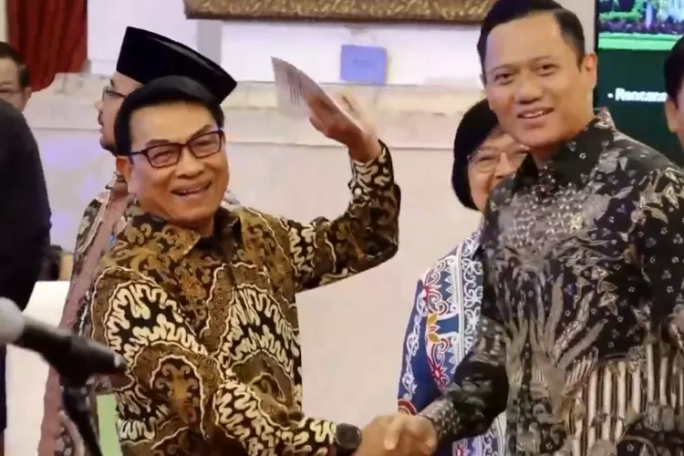 AHY Dan Moeldoko Berjabat Tangan, Pengamat: Pak Jokowi Representasi ...