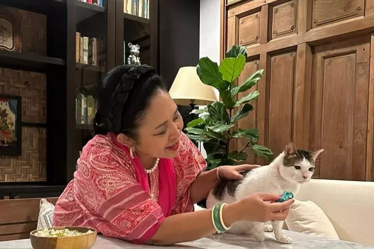 Titiek Soeharto Pamer Kebersamaan Dengan Kucing Kesayangan Prabowo Subianto Netizen Auto Godain