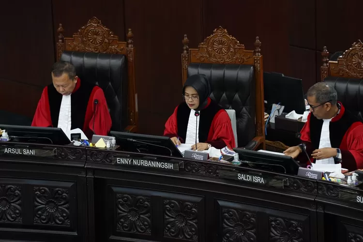 Profil Enny Nurbaningsih Hakim Mk Yang Nyatakan Dissenting Opinion Di