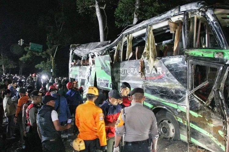 Profil Dan Spesifikasi Bus Pariwisata Putera Fajar Yang Bawa Pelajar ...